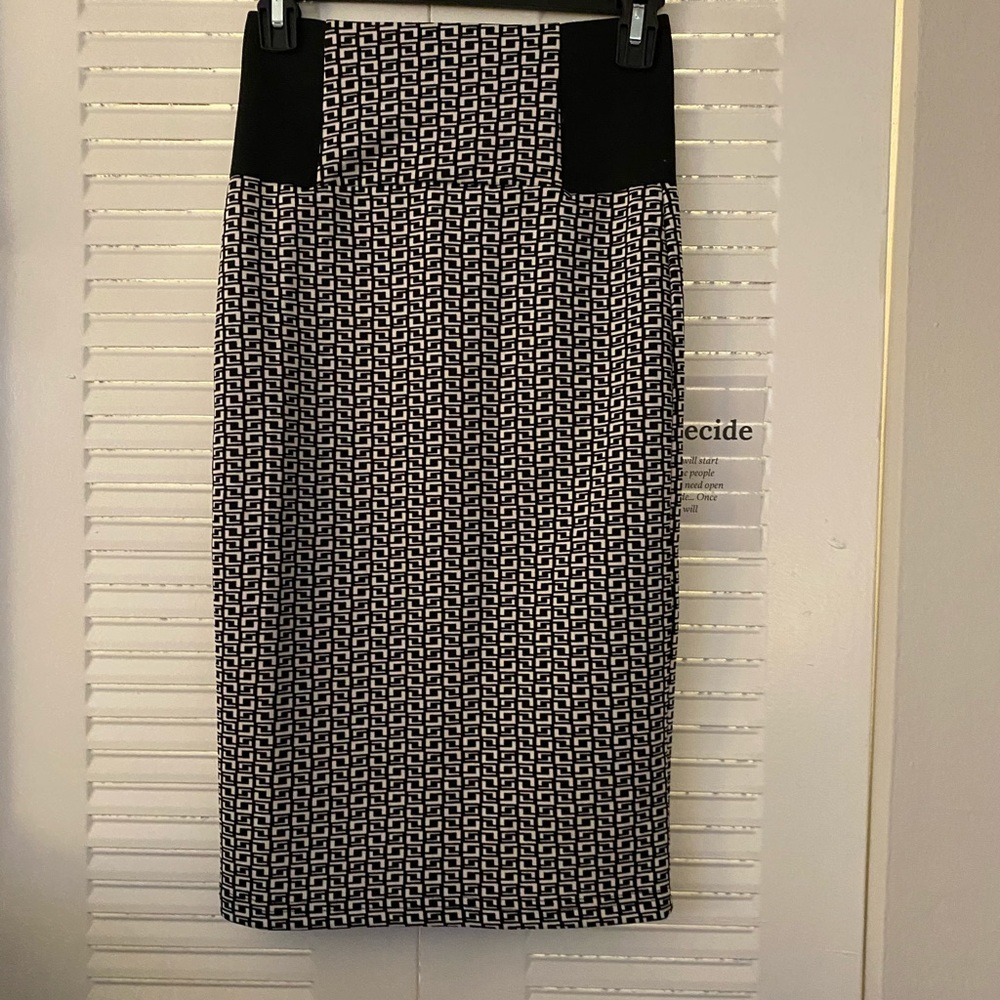 Black and white pencil skirt